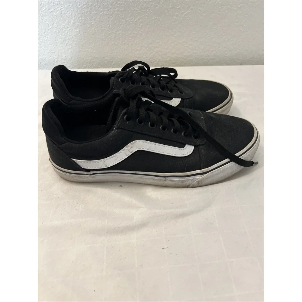 Vans old school two toned black and white sneakers Men 9 Women 10.5‎